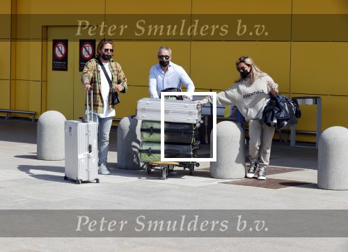Schiphol en ibiza 23 en 24 april 2021
Andre Hazes gaat voor het eerst op vakantie met zijn nieuwe vriendin Sarah v Soelen . Ook de neef van zijn moeder Andy en zijn vrouw zijn erbij alsmede nog 2 stellen.
