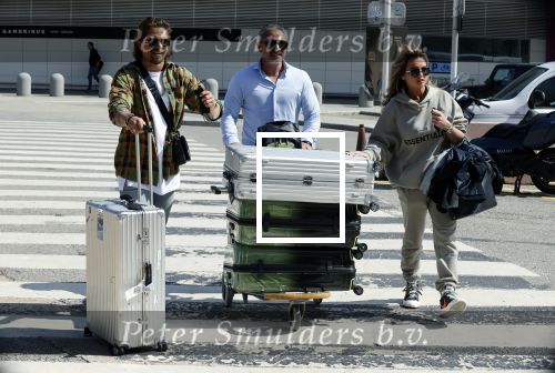 Schiphol en ibiza 23 en 24 april 2021
Andre Hazes gaat voor het eerst op vakantie met zijn nieuwe vriendin Sarah v Soelen . Ook de neef van zijn moeder Andy en zijn vrouw zijn erbij alsmede nog 2 stellen.