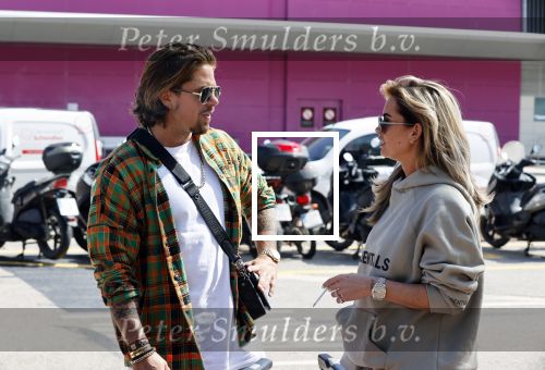 Schiphol en ibiza 23 en 24 april 2021
Andre Hazes gaat voor het eerst op vakantie met zijn nieuwe vriendin Sarah v Soelen . Ook de neef van zijn moeder Andy en zijn vrouw zijn erbij alsmede nog 2 stellen.