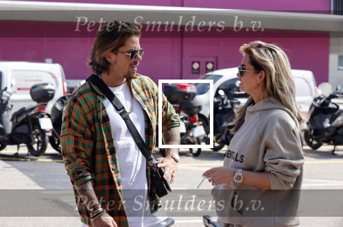 Schiphol en ibiza 23 en 24 april 2021
Andre Hazes gaat voor het eerst op vakantie met zijn nieuwe vriendin Sarah v Soelen . Ook de neef van zijn moeder Andy en zijn vrouw zijn erbij alsmede nog 2 stellen.