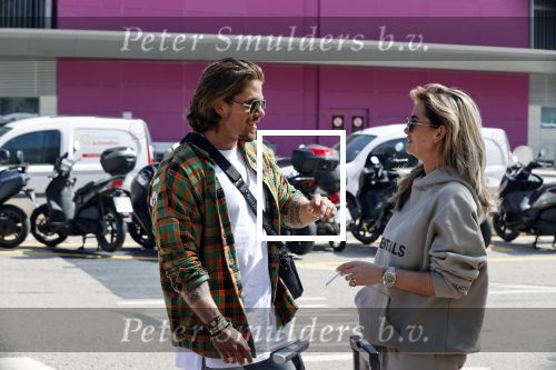 Schiphol en ibiza 23 en 24 april 2021
Andre Hazes gaat voor het eerst op vakantie met zijn nieuwe vriendin Sarah v Soelen . Ook de neef van zijn moeder Andy en zijn vrouw zijn erbij alsmede nog 2 stellen.