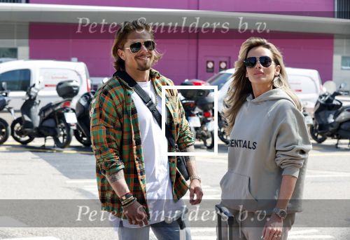 Schiphol en ibiza 23 en 24 april 2021
Andre Hazes gaat voor het eerst op vakantie met zijn nieuwe vriendin Sarah v Soelen . Ook de neef van zijn moeder Andy en zijn vrouw zijn erbij alsmede nog 2 stellen.