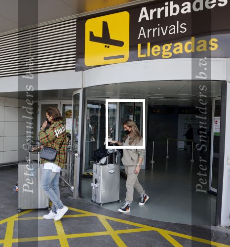 Schiphol en ibiza 23 en 24 april 2021
Andre Hazes gaat voor het eerst op vakantie met zijn nieuwe vriendin Sarah v Soelen . Ook de neef van zijn moeder Andy en zijn vrouw zijn erbij alsmede nog 2 stellen.