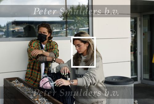 Schiphol en ibiza 23 en 24 april 2021
Andre Hazes gaat voor het eerst op vakantie met zijn nieuwe vriendin Sarah v Soelen . Ook de neef van zijn moeder Andy en zijn vrouw zijn erbij alsmede nog 2 stellen.