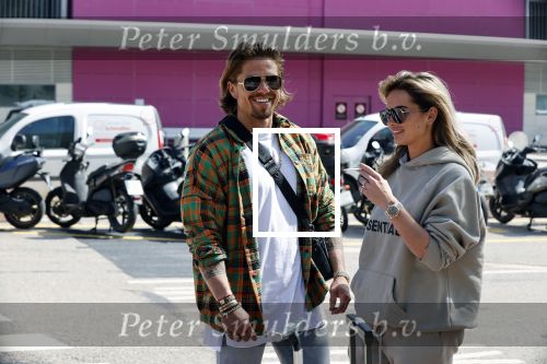 Schiphol en ibiza 23 en 24 april 2021
Andre Hazes gaat voor het eerst op vakantie met zijn nieuwe vriendin Sarah v Soelen . Ook de neef van zijn moeder Andy en zijn vrouw zijn erbij alsmede nog 2 stellen.