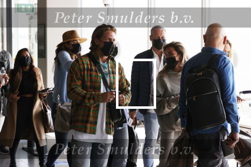 Schiphol en ibiza 23 en 24 april 2021
Andre Hazes gaat voor het eerst op vakantie met zijn nieuwe vriendin Sarah v Soelen . Ook de neef van zijn moeder Andy en zijn vrouw zijn erbij alsmede nog 2 stellen.