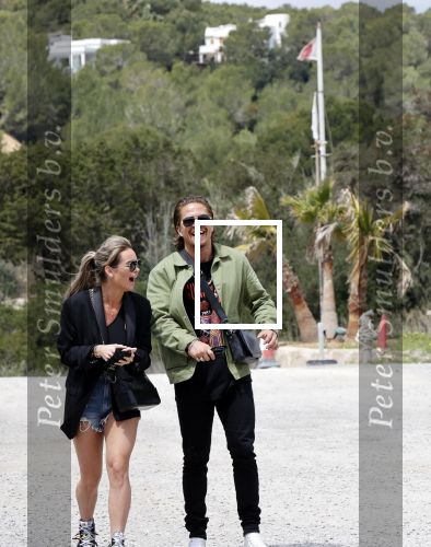 Schiphol en ibiza 23 en 24 april 2021
Andre Hazes gaat voor het eerst op vakantie met zijn nieuwe vriendin Sarah v Soelen . Ook de neef van zijn moeder Andy en zijn vrouw zijn erbij alsmede nog 2 stellen.