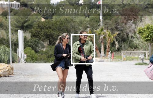 Schiphol en ibiza 23 en 24 april 2021
Andre Hazes gaat voor het eerst op vakantie met zijn nieuwe vriendin Sarah v Soelen . Ook de neef van zijn moeder Andy en zijn vrouw zijn erbij alsmede nog 2 stellen.