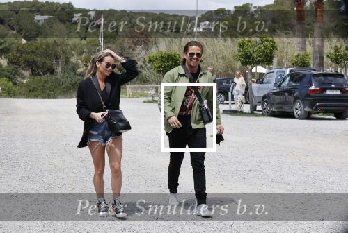 Schiphol en ibiza 23 en 24 april 2021
Andre Hazes gaat voor het eerst op vakantie met zijn nieuwe vriendin Sarah v Soelen . Ook de neef van zijn moeder Andy en zijn vrouw zijn erbij alsmede nog 2 stellen.