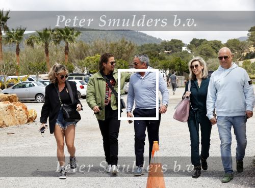 Schiphol en ibiza 23 en 24 april 2021
Andre Hazes gaat voor het eerst op vakantie met zijn nieuwe vriendin Sarah v Soelen . Ook de neef van zijn moeder Andy en zijn vrouw zijn erbij alsmede nog 2 stellen.