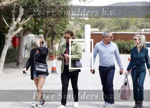 Schiphol en ibiza 23 en 24 april 2021
Andre Hazes gaat voor het eerst op vakantie met zijn nieuwe vriendin Sarah v Soelen . Ook de neef van zijn moeder Andy en zijn vrouw zijn erbij alsmede nog 2 stellen.