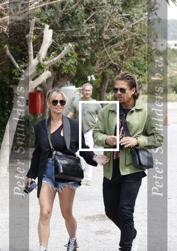 Schiphol en ibiza 23 en 24 april 2021
Andre Hazes gaat voor het eerst op vakantie met zijn nieuwe vriendin Sarah v Soelen . Ook de neef van zijn moeder Andy en zijn vrouw zijn erbij alsmede nog 2 stellen.
