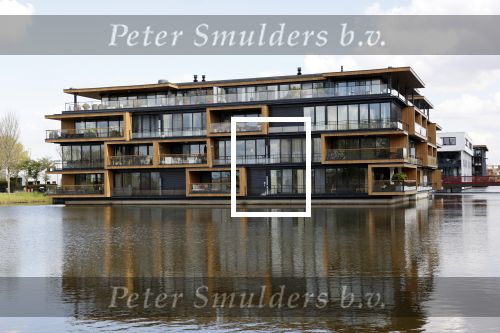 Rotterdam 7 mei 2021
Andre Hazes en zijn vriendin Sarah v Soelen hebben samen een appartement gekocht in dit prachtige complex aan het water . Het ligt dicht bij het huis waar Monique en Kleine andre wonen en dichtbij het huis van sarah haar ouders.