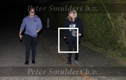 Bergschenhoek 13 maart 2021
Andre Hazes en Sarah v Soelen lopen buiten op straat.