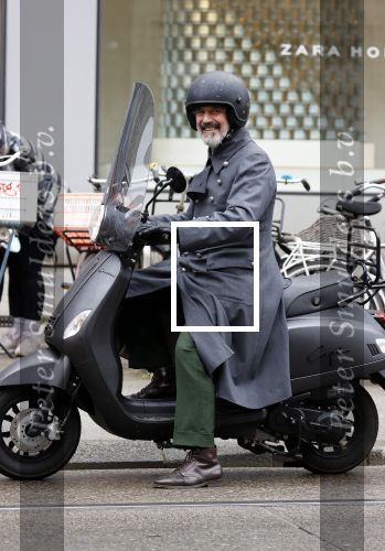 Amsterdam 8 mei 2021
Arthur Oger op zijn scooter