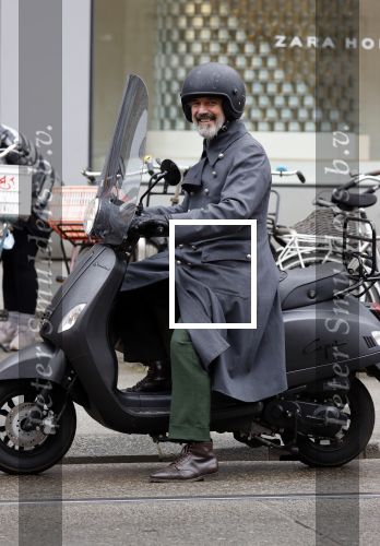 Amsterdam 8 mei 2021
Arthur Oger op zijn scooter