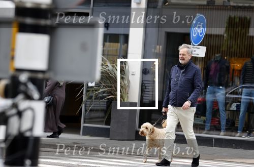 Amsterdam 5 mei 2021
Bert Kuizenga laat de hond van zijn dochter uit
