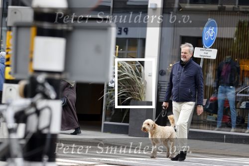 Amsterdam 5 mei 2021
Bert Kuizenga laat de hond van zijn dochter uit