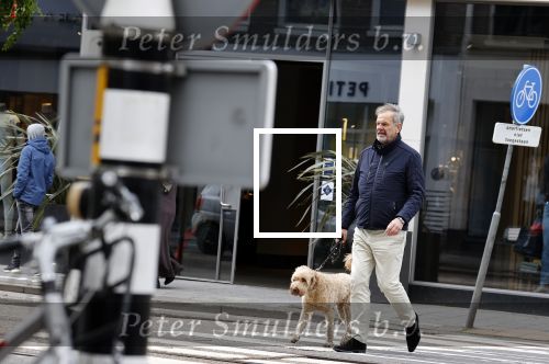 Amsterdam 5 mei 2021
Bert Kuizenga laat de hond van zijn dochter uit