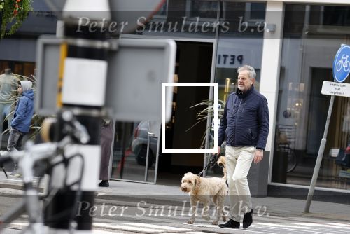 Amsterdam 5 mei 2021
Bert Kuizenga laat de hond van zijn dochter uit