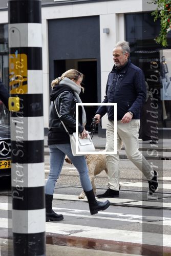 Amsterdam 5 mei 2021
Bert Kuizenga laat de hond van zijn dochter uit