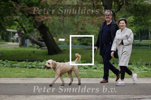 Amsterdam 11 mei 2021
Bert Kuizenga en zijn wandelend in het vondelpark met de hond van hun dochter
