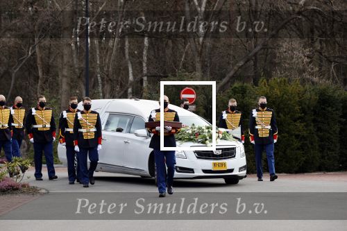 Laren 3 april 2021
Crematie van Bibian Mentel in crmatorium in Laren.
Haar man Edwin Spee en kinderen zijn aanwezig.
