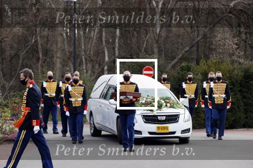 Laren 3 april 2021
Crematie van Bibian Mentel in crmatorium in Laren.
Haar man Edwin Spee en kinderen zijn aanwezig.