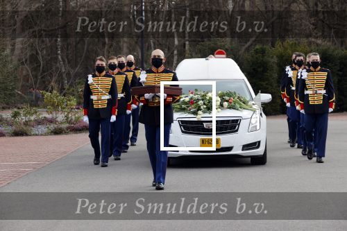Laren 3 april 2021
Crematie van Bibian Mentel in crmatorium in Laren.
Haar man Edwin Spee en kinderen zijn aanwezig.