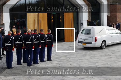 Laren 3 april 2021
Crematie van Bibian Mentel in crmatorium in Laren.
Haar man Edwin Spee en kinderen zijn aanwezig.