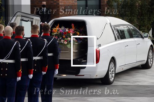 Laren 3 april 2021
Crematie van Bibian Mentel in crmatorium in Laren.
Haar man Edwin Spee en kinderen zijn aanwezig.
