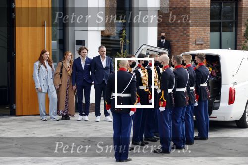 Laren 3 april 2021
Crematie van Bibian Mentel in crmatorium in Laren.
Haar man Edwin Spee en kinderen zijn aanwezig.