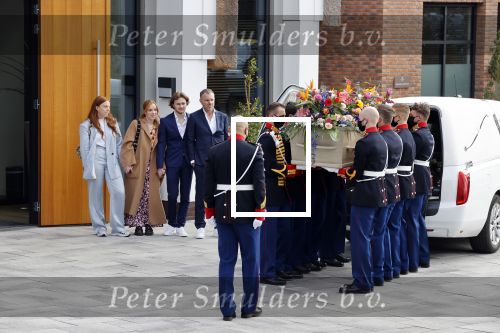 Laren 3 april 2021
Crematie van Bibian Mentel in crmatorium in Laren.
Haar man Edwin Spee en kinderen zijn aanwezig.