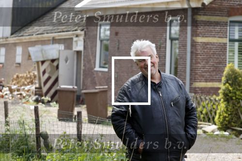 Broek en Waterland 20 mei 2021
Politie doet onderzoek naar de schietpartij/overval in Broek en Waterland . oa Karin Bloemen en boer Geet Jan v Meerveld wonen daar.