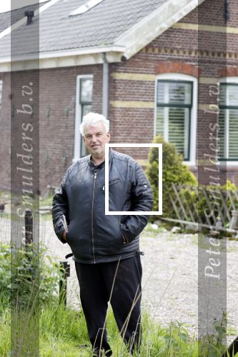 Broek en Waterland 20 mei 2021
Politie doet onderzoek naar de schietpartij/overval in Broek en Waterland . oa Karin Bloemen en boer Geet Jan v Meerveld wonen daar.