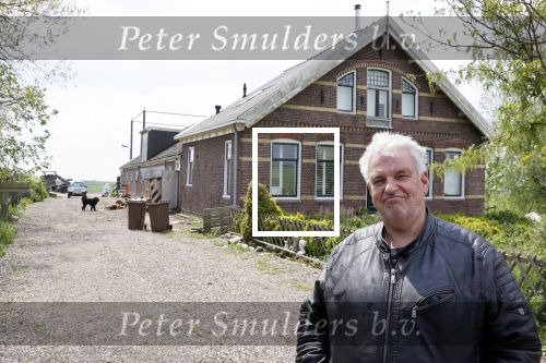 Broek en Waterland 20 mei 2021
Politie doet onderzoek naar de schietpartij/overval in Broek en Waterland . oa Karin Bloemen en boer Geet Jan v Meerveld wonen daar.
