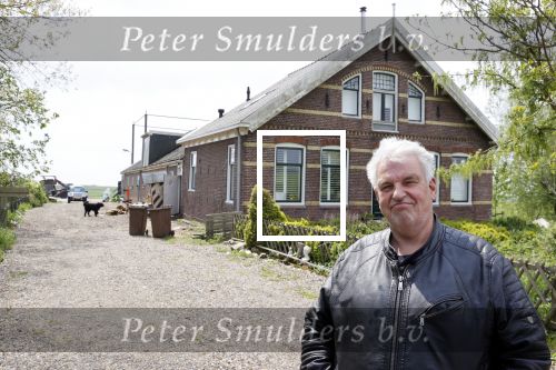 Broek en Waterland 20 mei 2021
Politie doet onderzoek naar de schietpartij/overval in Broek en Waterland . oa Karin Bloemen en boer Geet Jan v Meerveld wonen daar.