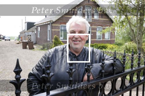 Broek en Waterland 20 mei 2021
Politie doet onderzoek naar de schietpartij/overval in Broek en Waterland . oa Karin Bloemen en boer Geet Jan v Meerveld wonen daar.