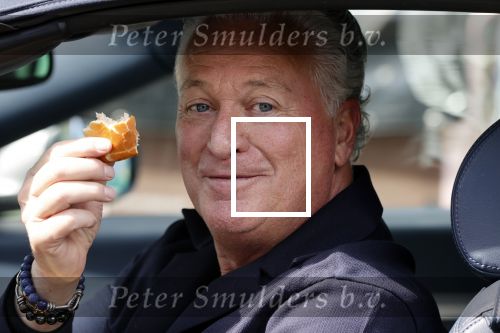 Amsterdam 17 mei 2021
Bram Moszkowicz eet worstenbroodje in zijn auto