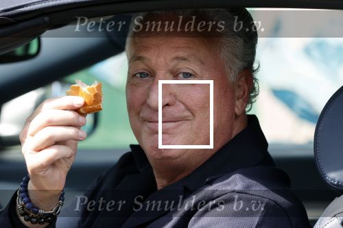 Amsterdam 17 mei 2021
Bram Moszkowicz eet worstenbroodje in zijn auto