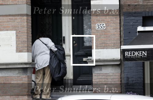 Amsterdam 15 mei 2021
Stylist van Bridget brengt haar nieuwe kleding.