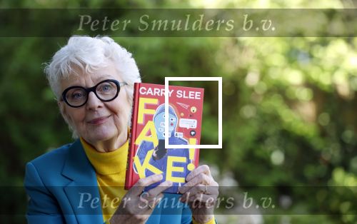 Bergen 12 mei 2021
Carry Slee met haar nieuwe boek FAKE!
