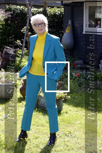 Bergen 12 mei 2021
Carry Slee met haar nieuwe boek FAKE!