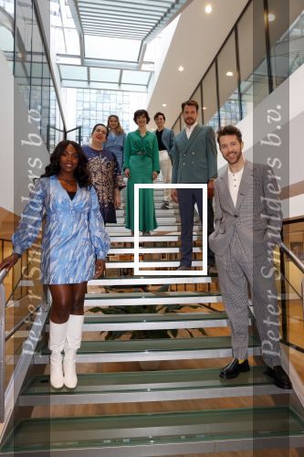 Amsterdam 13 april 2021
V.l.n.r. Belinda van der Stoep, Francis van Broekhuizen, Esmee Mardjan, Nandi van Beurden, Jimi Hendrikse, Stefan Rokebrand en William Spaaij tijdens de castpresentatie van de musical The Sound of Music