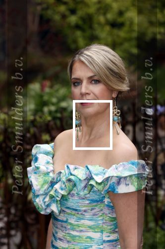 Amsterdam 30 april 2021
Koningin Maxima Look a like Cathelijne Schrauwen voor reportage in story met medewweking van Paul Schulten . Shoot vond plaats in het Andaz hotel