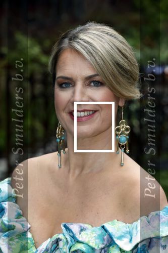 Amsterdam 30 april 2021
Koningin Maxima Look a like Cathelijne Schrauwen voor reportage in story met medewweking van Paul Schulten . Shoot vond plaats in het Andaz hotel