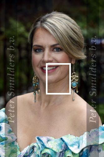 Amsterdam 30 april 2021
Koningin Maxima Look a like Cathelijne Schrauwen voor reportage in story met medewweking van Paul Schulten . Shoot vond plaats in het Andaz hotel