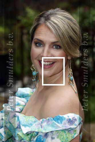 Amsterdam 30 april 2021
Koningin Maxima Look a like Cathelijne Schrauwen voor reportage in story met medewweking van Paul Schulten . Shoot vond plaats in het Andaz hotel
