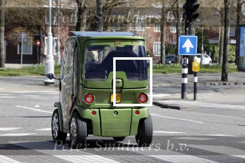 Amsterdam 17 april 2021 
Connie Witteman brengt een grote bos met witte rozen naar het huis van haar zoon Marvin . De Vriend van Marvin Breukhoven neemt ze in ontvangst