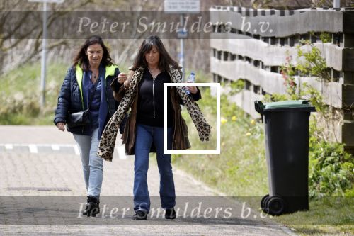 Bergen 19 april 2021
Youp van t Hek en zijn vrouw Debbie Petter wonen een groot gedeelte van het jaar in hun huis in Bergen